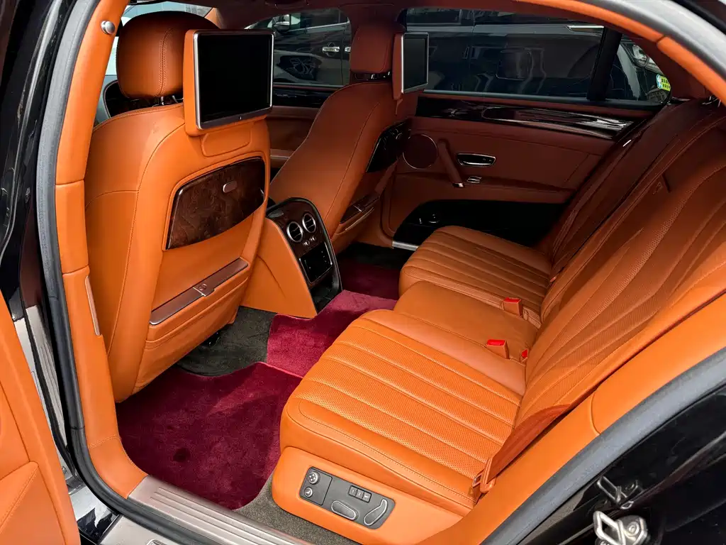 Bentley Flying Spur 2015 — фото 9