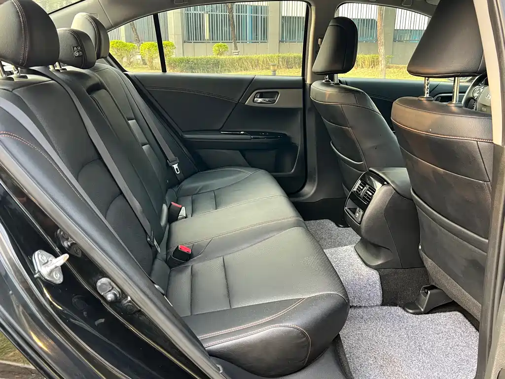 Honda Accord 2018 — фото 10