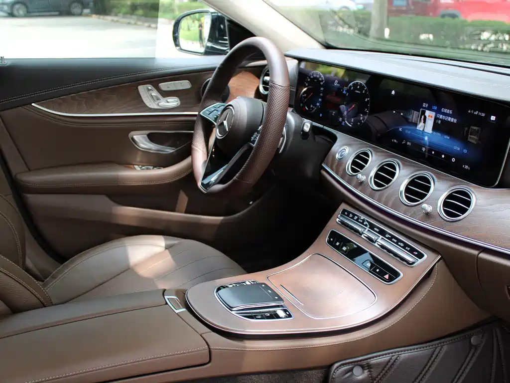 Mercedes-Benz E-Class 2023 — фото 21