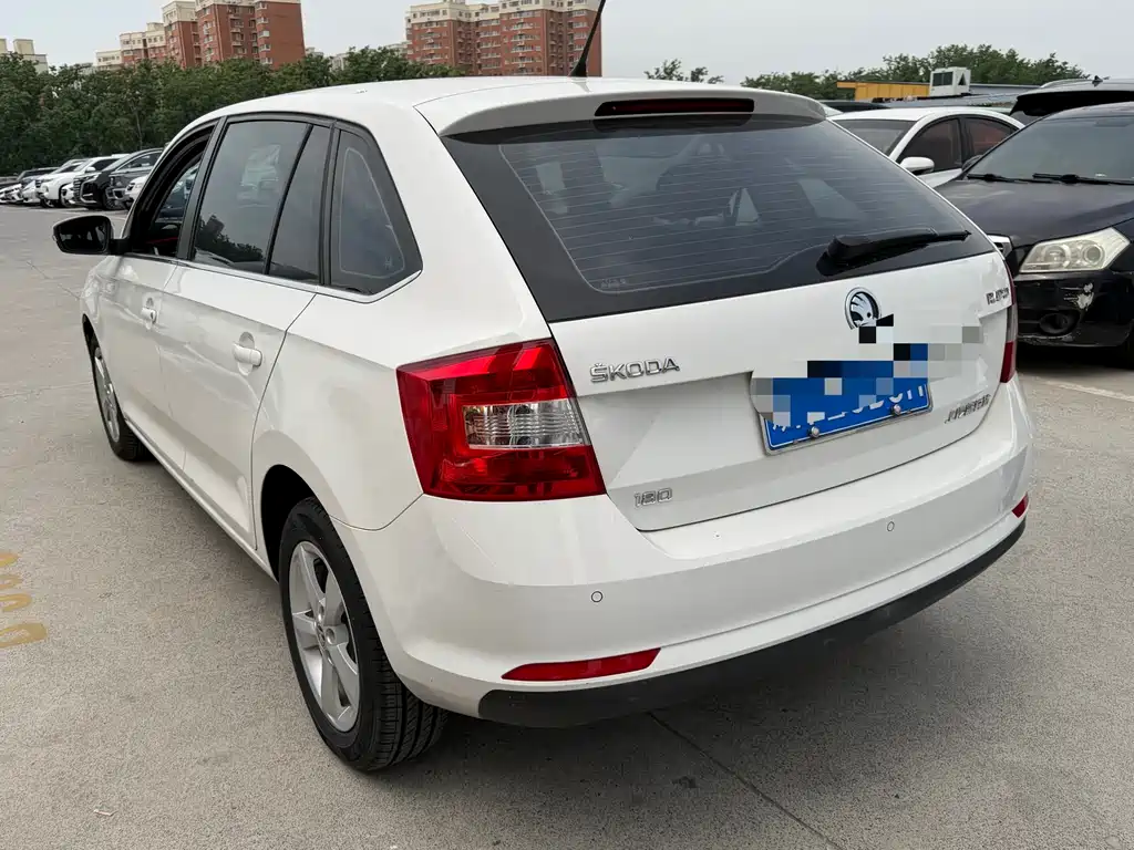 Skoda Rapid Spaceback 2018 — фото 5