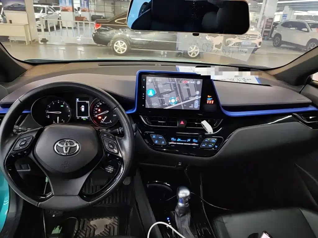 Toyota C-HR 2019 — фото 10