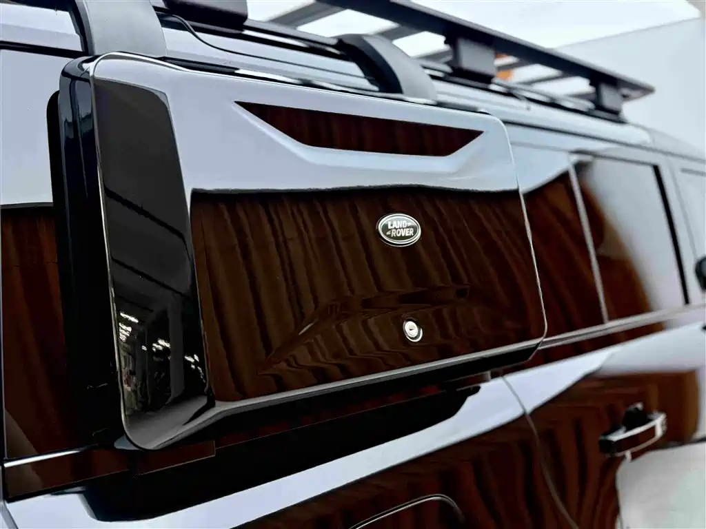 Land Rover Defender 2023 — фото 20