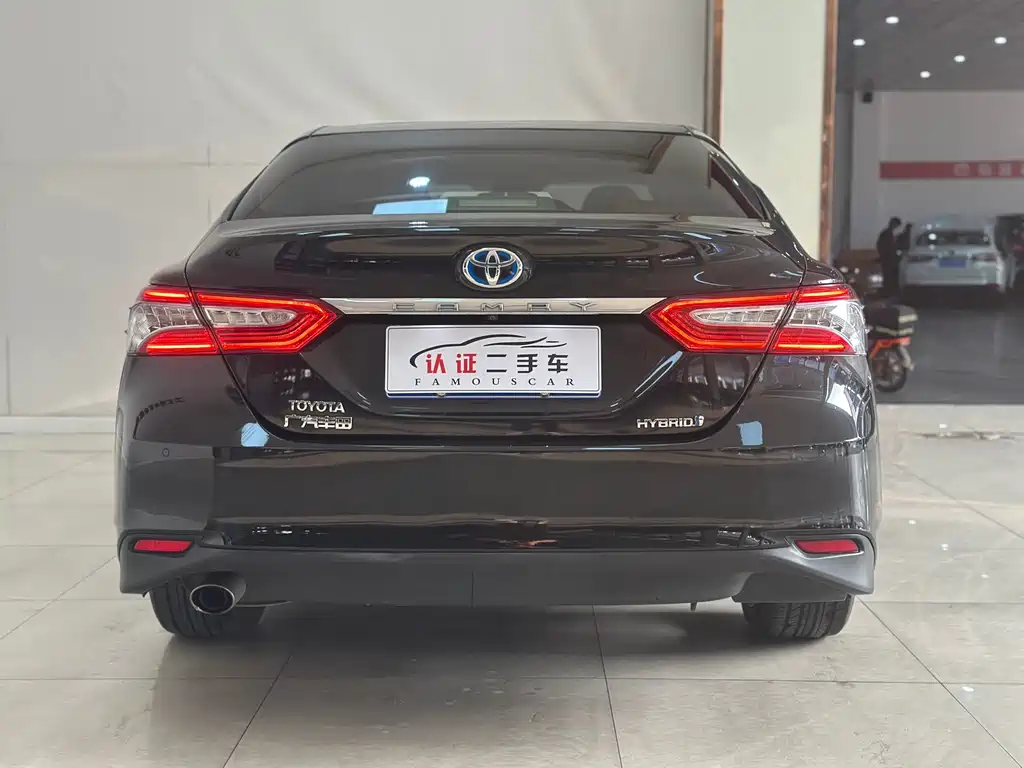 Toyota Camry 2018 — фото 6