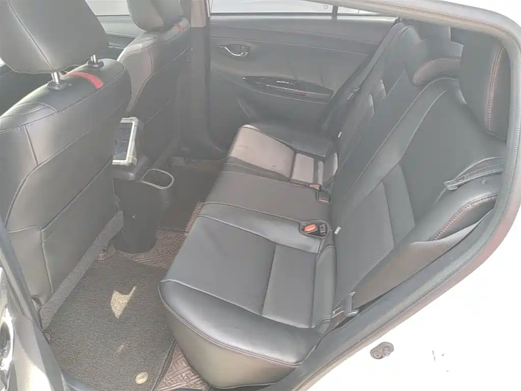 Toyota Yaris L 2020 — фото 17