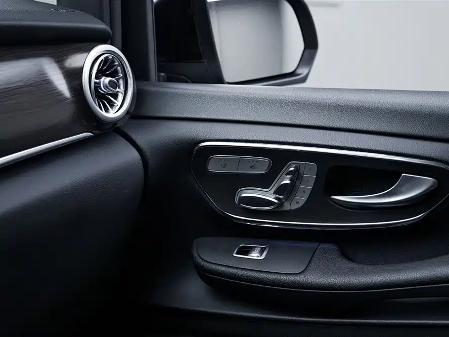 Mercedes-Benz V-Class 2024 — фото 25