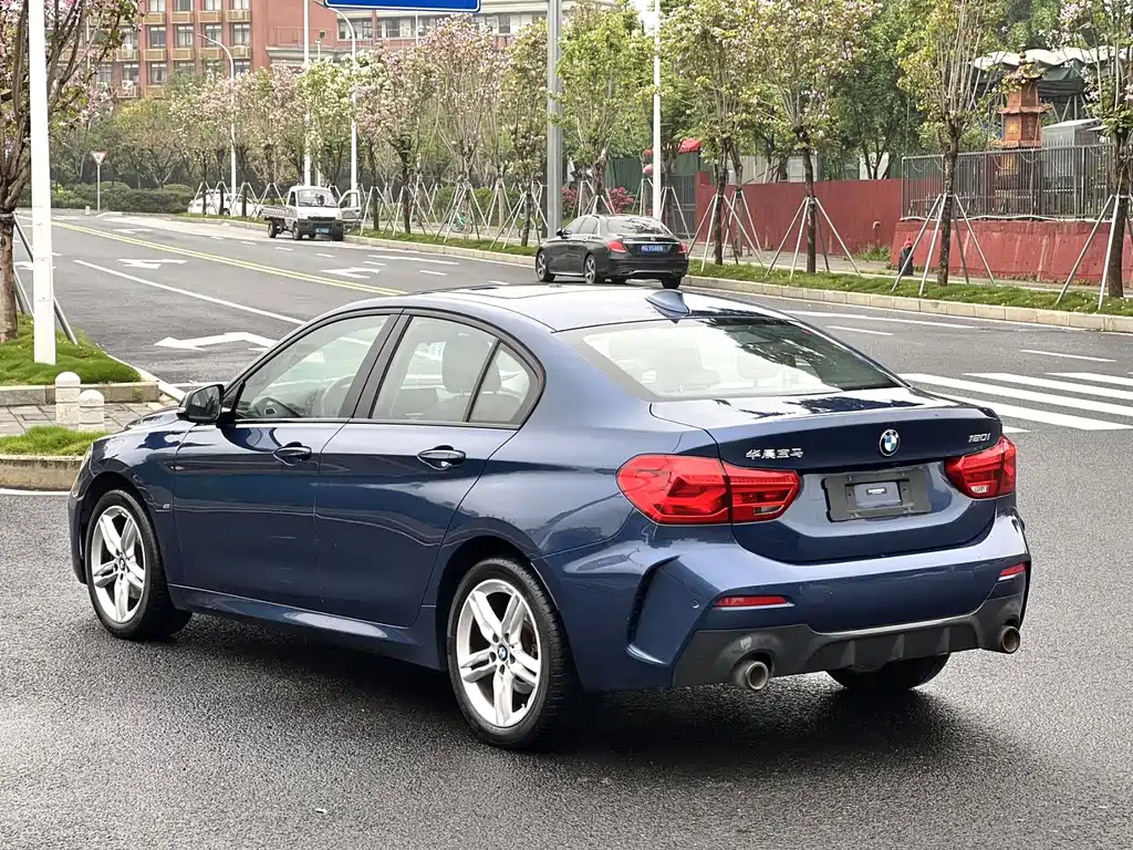 BMW 1 Series 2021 — фото 12