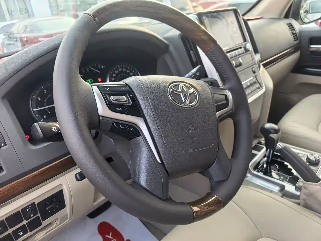 Toyota Land Cruiser 2018 — фото 20