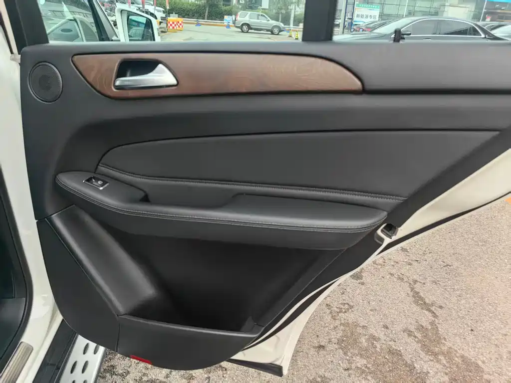 Mercedes-Benz GLE 2017 — фото 11