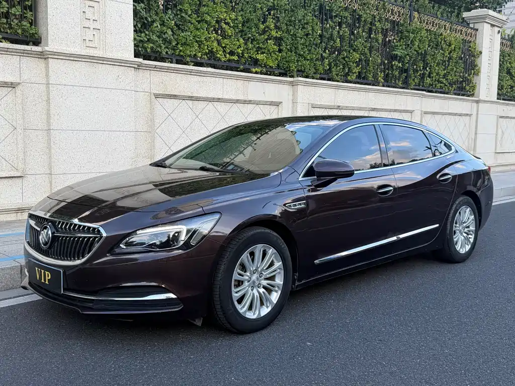Buick LaCrosse 2018 — фото 1