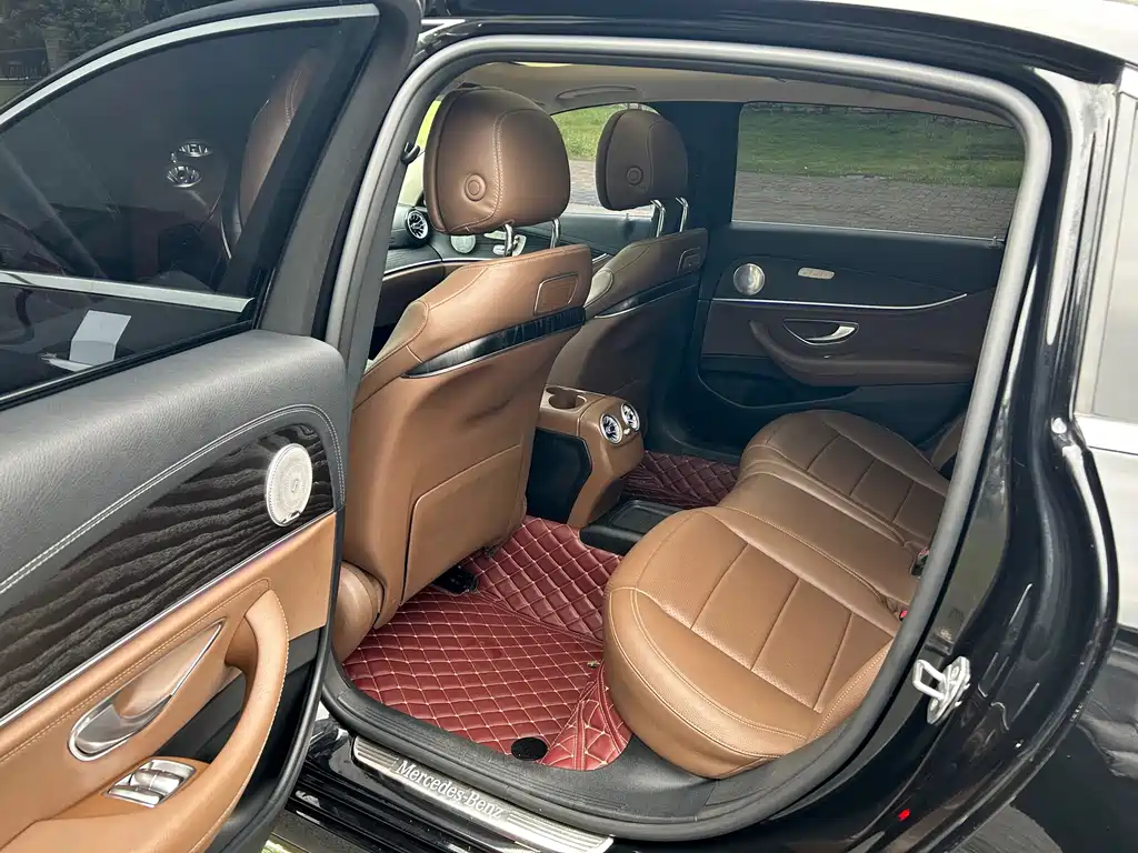 Mercedes-Benz E-Class 2020 — фото 11