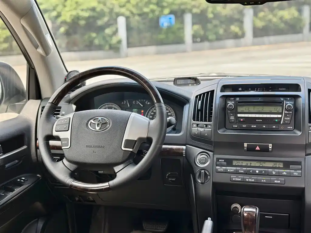 Toyota Land Cruiser 2015 — фото 13