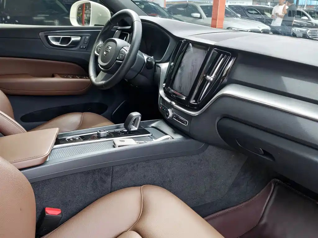 Volvo XC60 2024 — фото 16