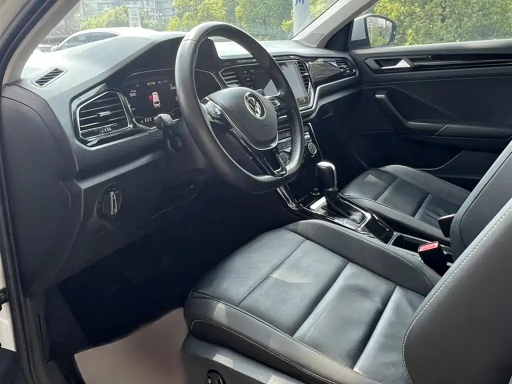 Volkswagen T-Roc 2023 — фото 16