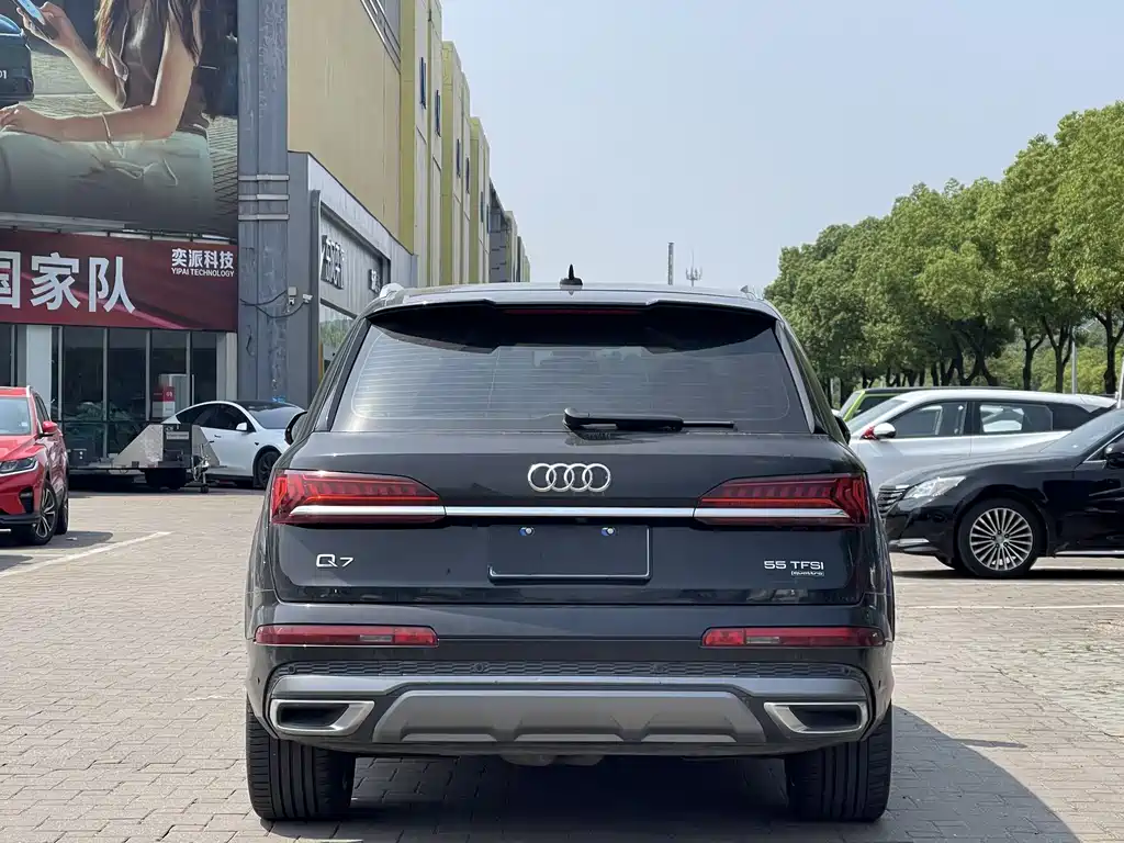 Audi Q7 2023 — фото 3