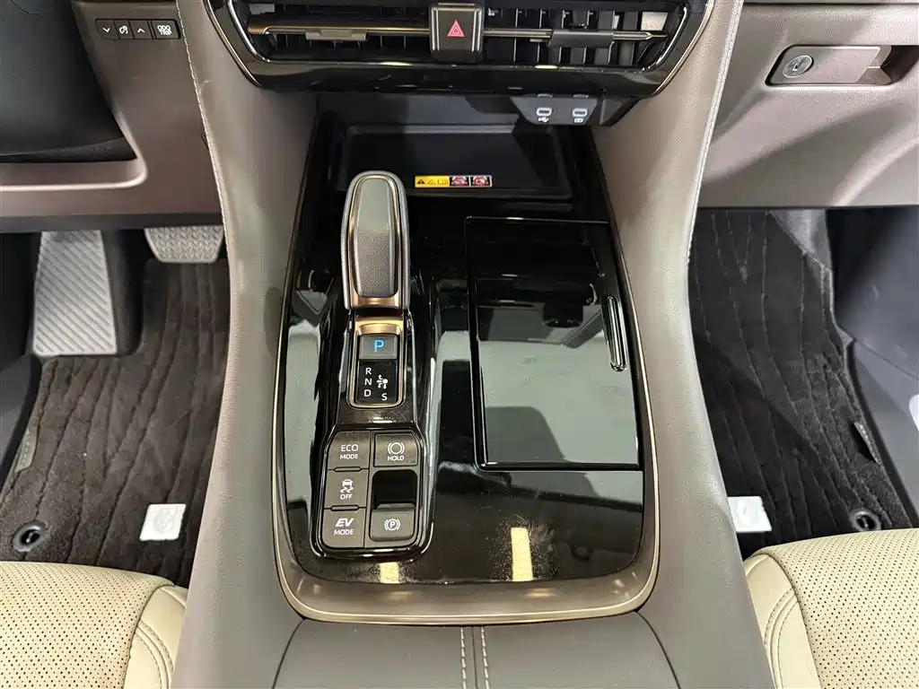 Toyota Alphard 2024 — фото 11