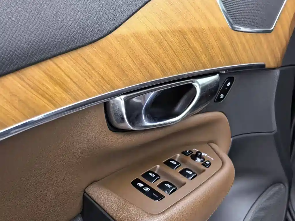 Volvo XC90 2020 — фото 22