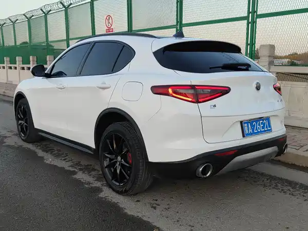 Alfa Romeo Stelvio 2017
