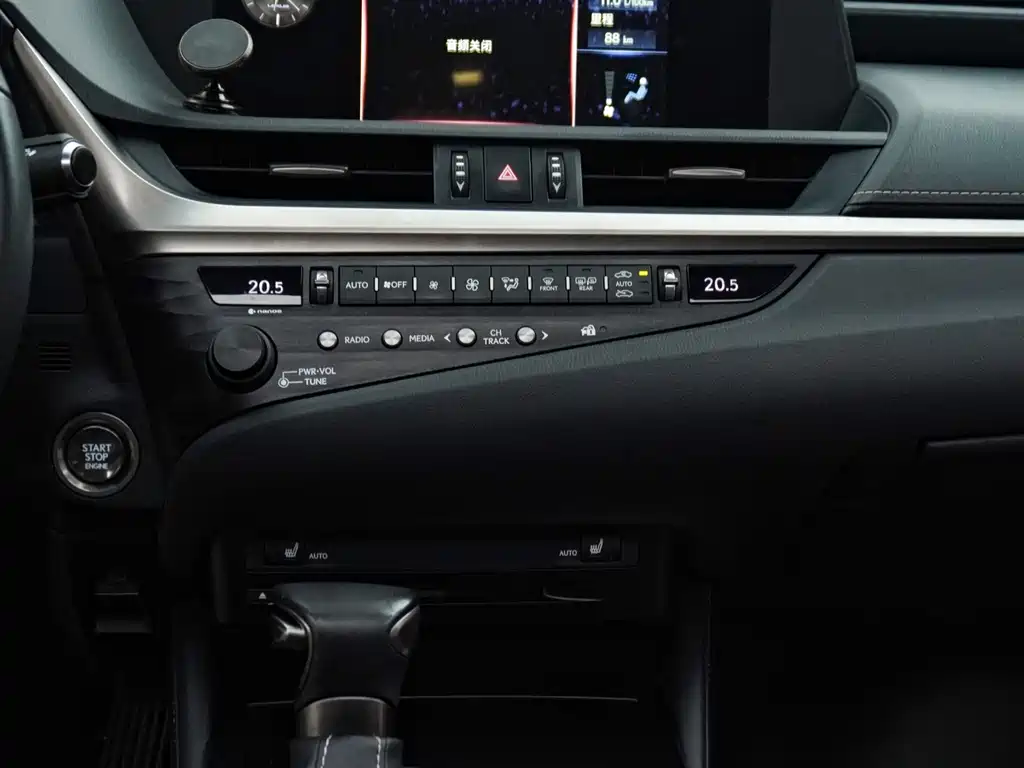 Lexus ES 2018 — фото 22