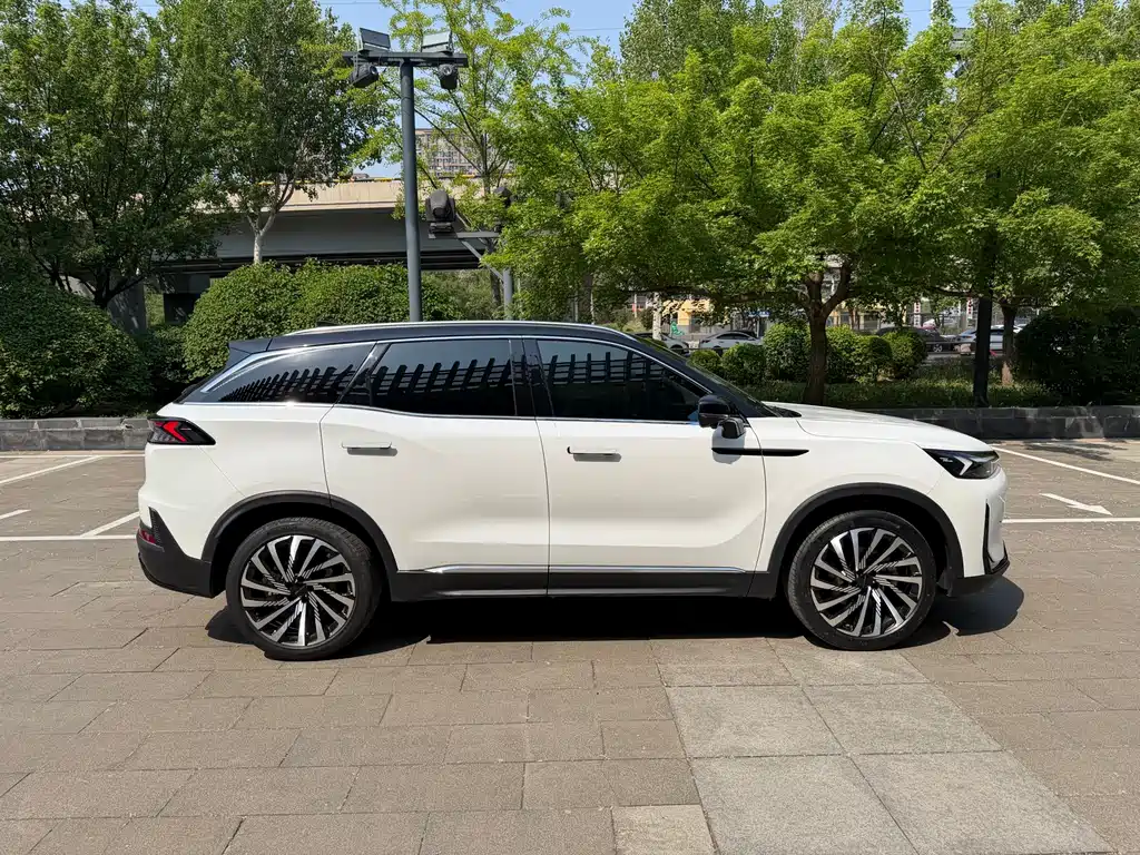 BAIC X7 2023 — фото 4