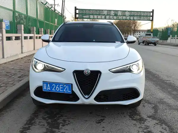 Alfa Romeo Stelvio 2017