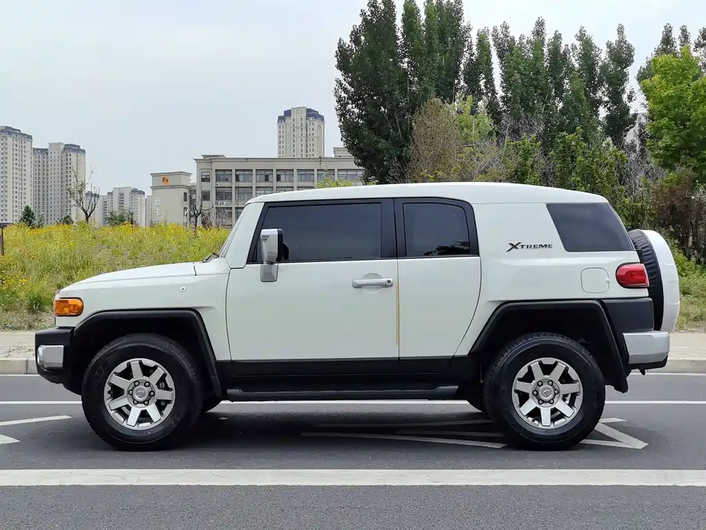 Toyota FJ Cruiser 2024 — фото 5