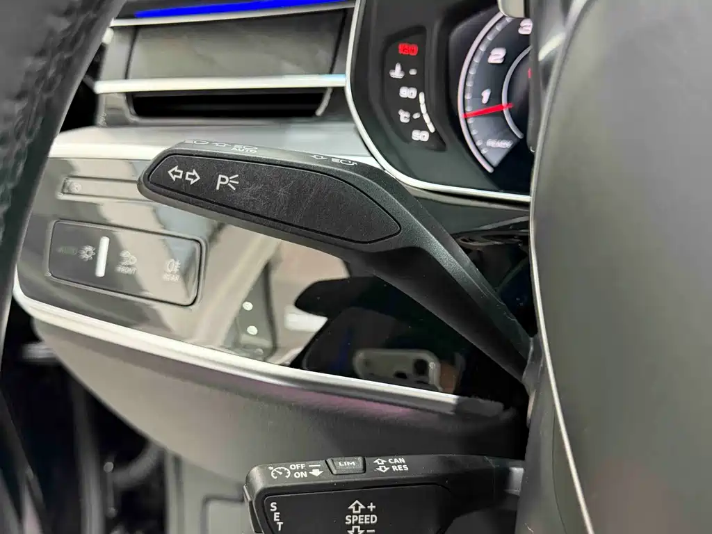 Audi A8 2021 — фото 12