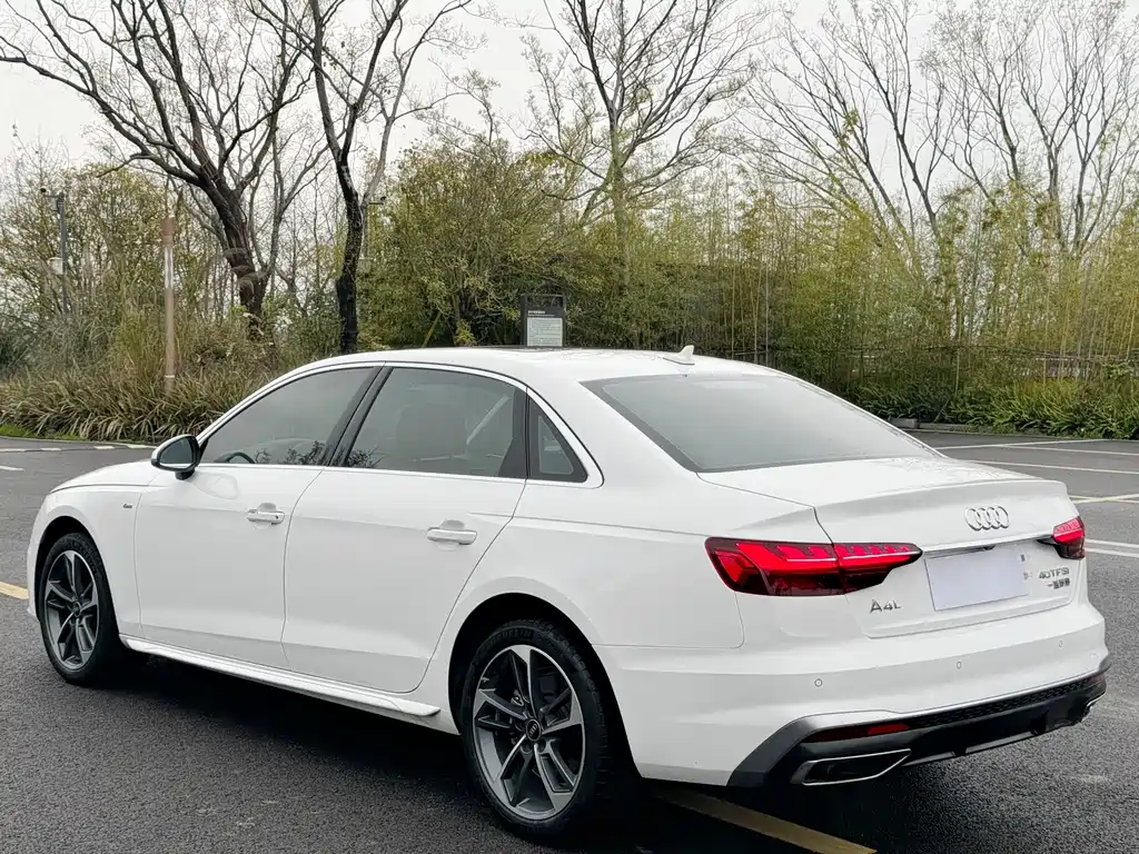 Audi A4L 2022 — фото 17