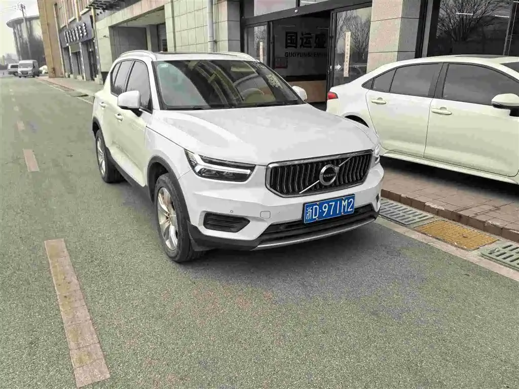 Volvo XC40 2022 — фото 2