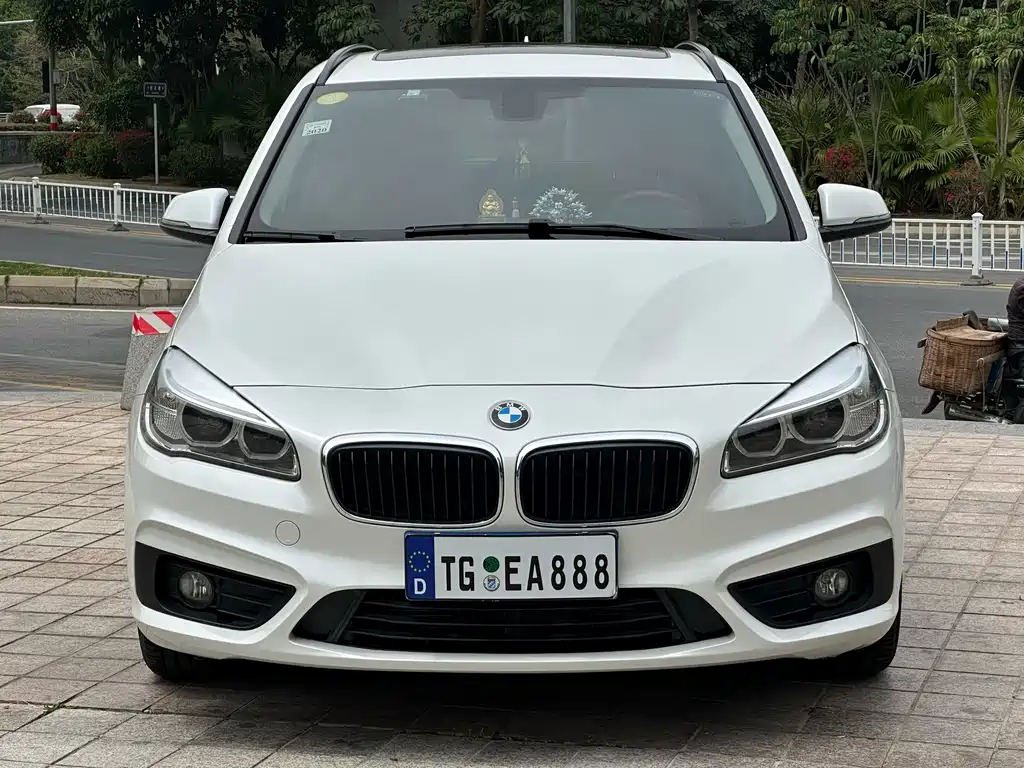 BMW 2 Series Active Tourer 2016 — фото 2