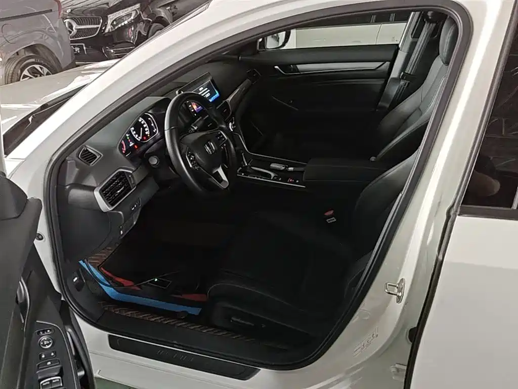 Honda Inspire 2023 — фото 15