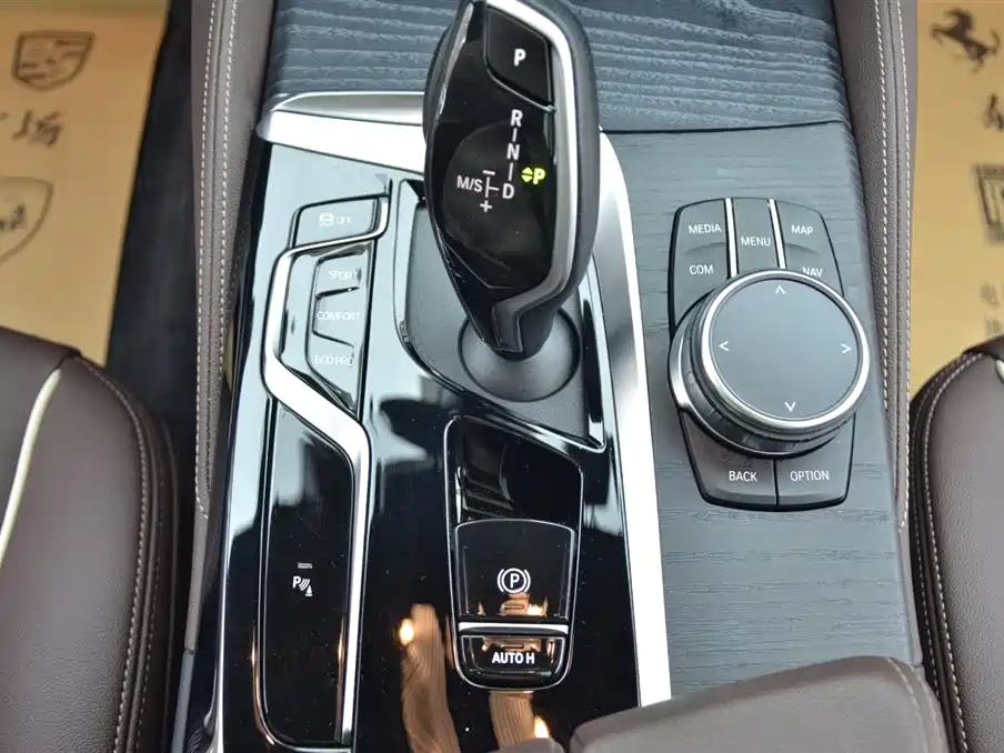 BMW 5 Series 2023 — фото 11