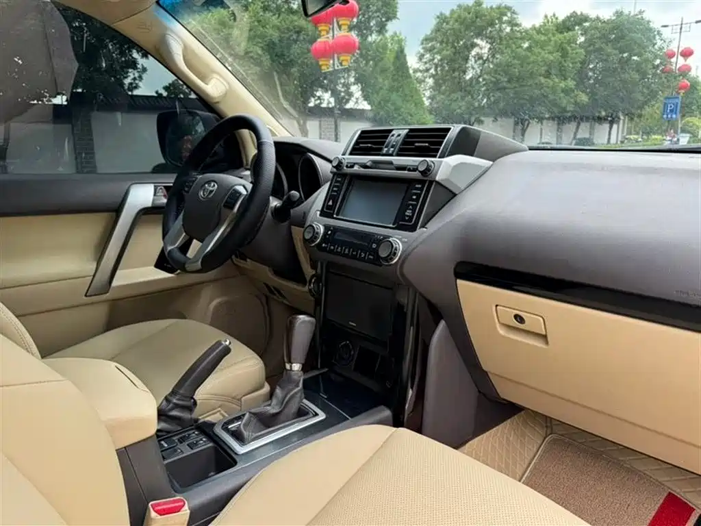 Toyota Prado 2015 — фото 10