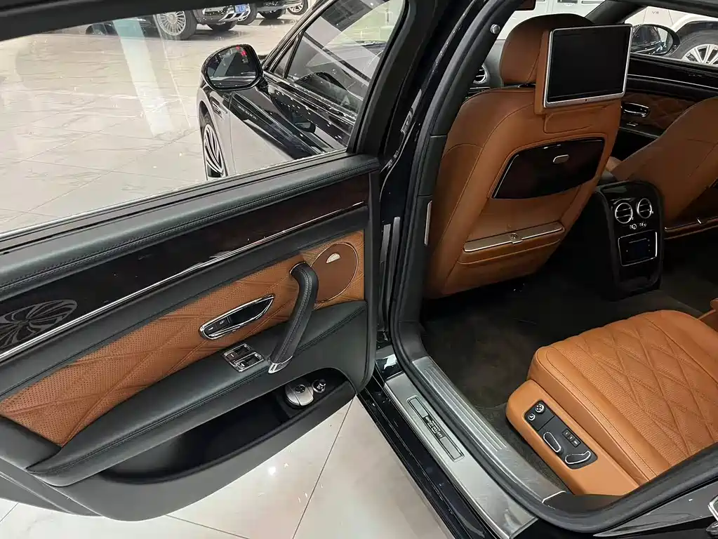 Bentley Flying Spur 2014 — фото 11