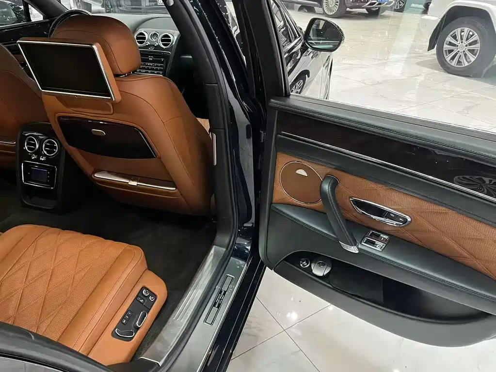 Bentley Flying Spur 2014 — фото 15