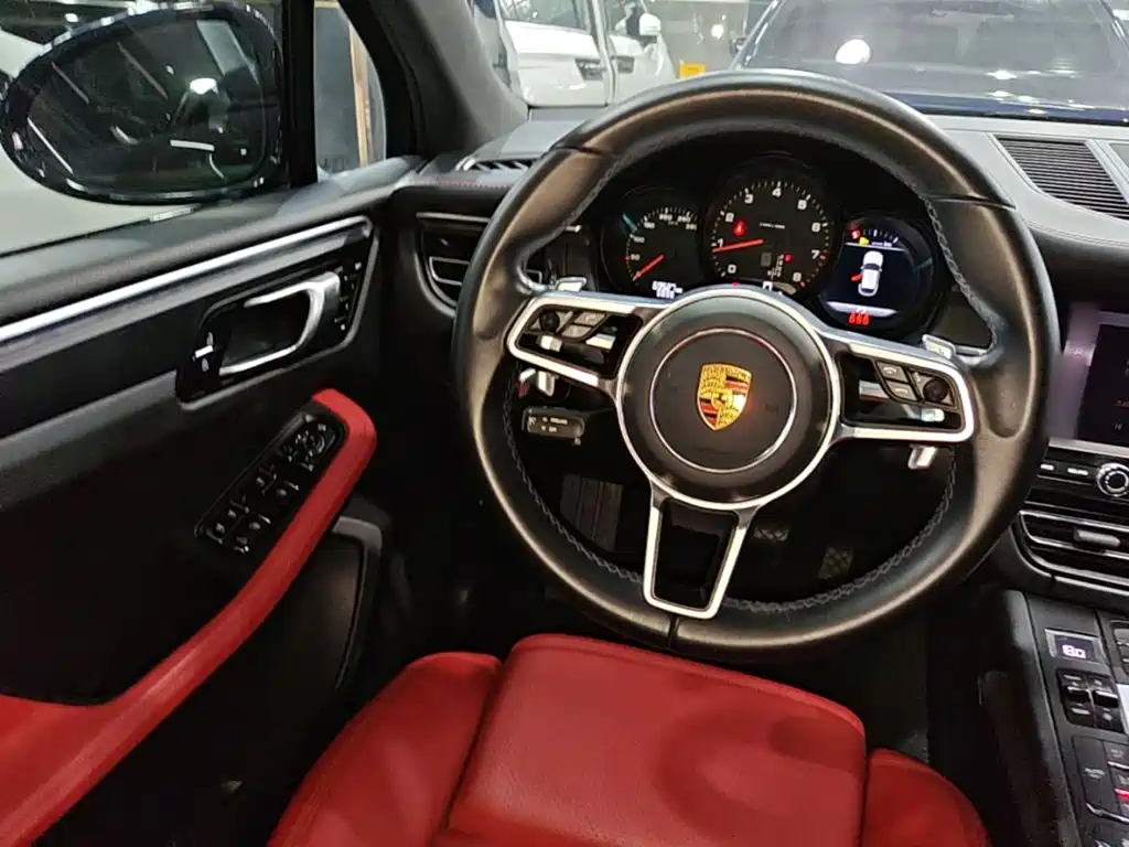 Porsche Macan 2021 — фото 11