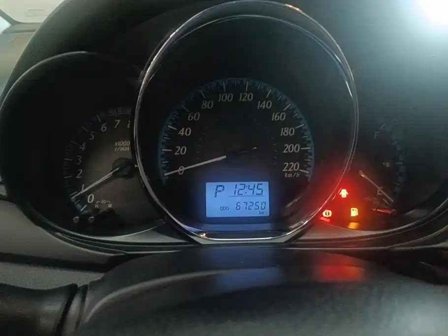 Toyota Yaris L 2018 — фото 14