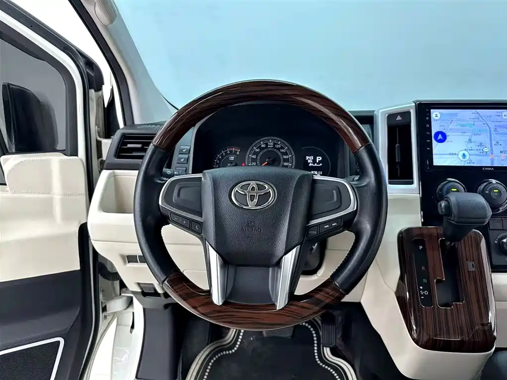 Toyota Hiace 2021 — фото 13