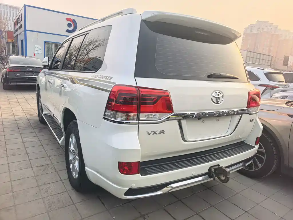 Toyota Land Cruiser 2018 — фото 3