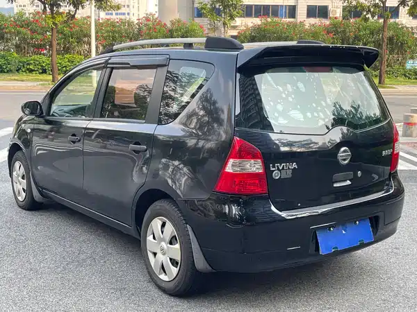 Nissan Livina 2010