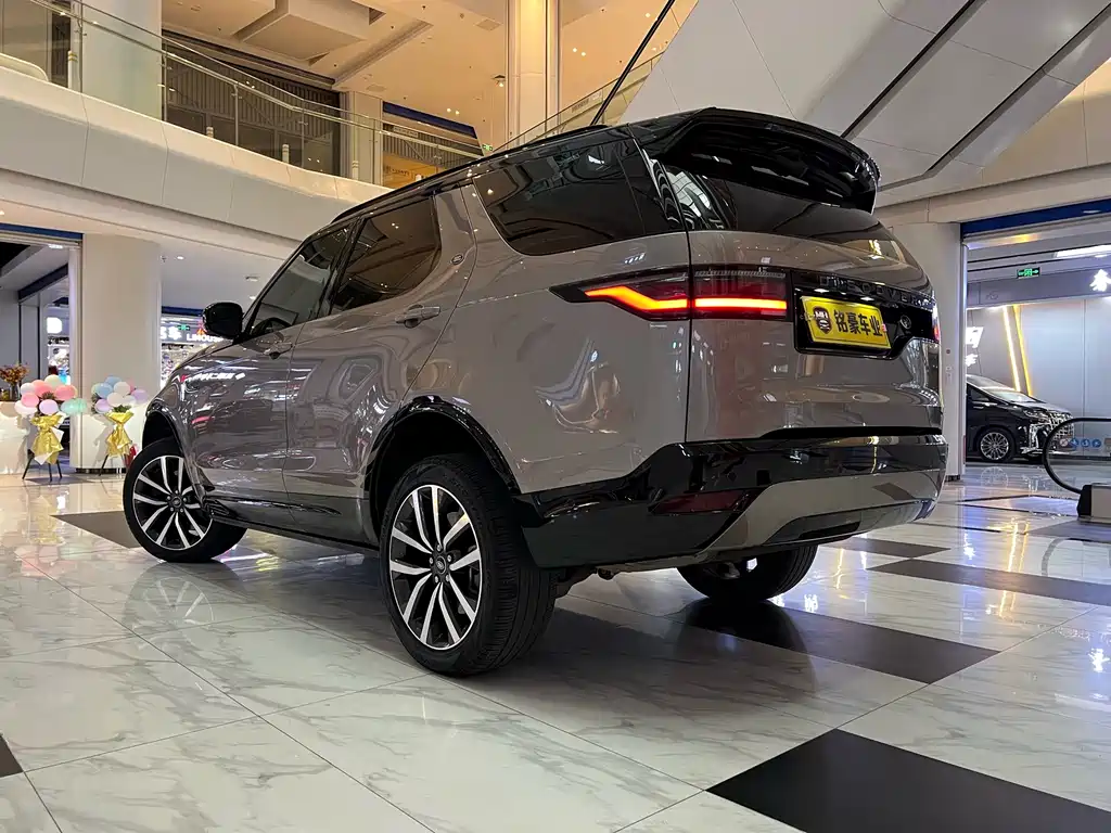Land Rover Discovery 2023 — фото 9