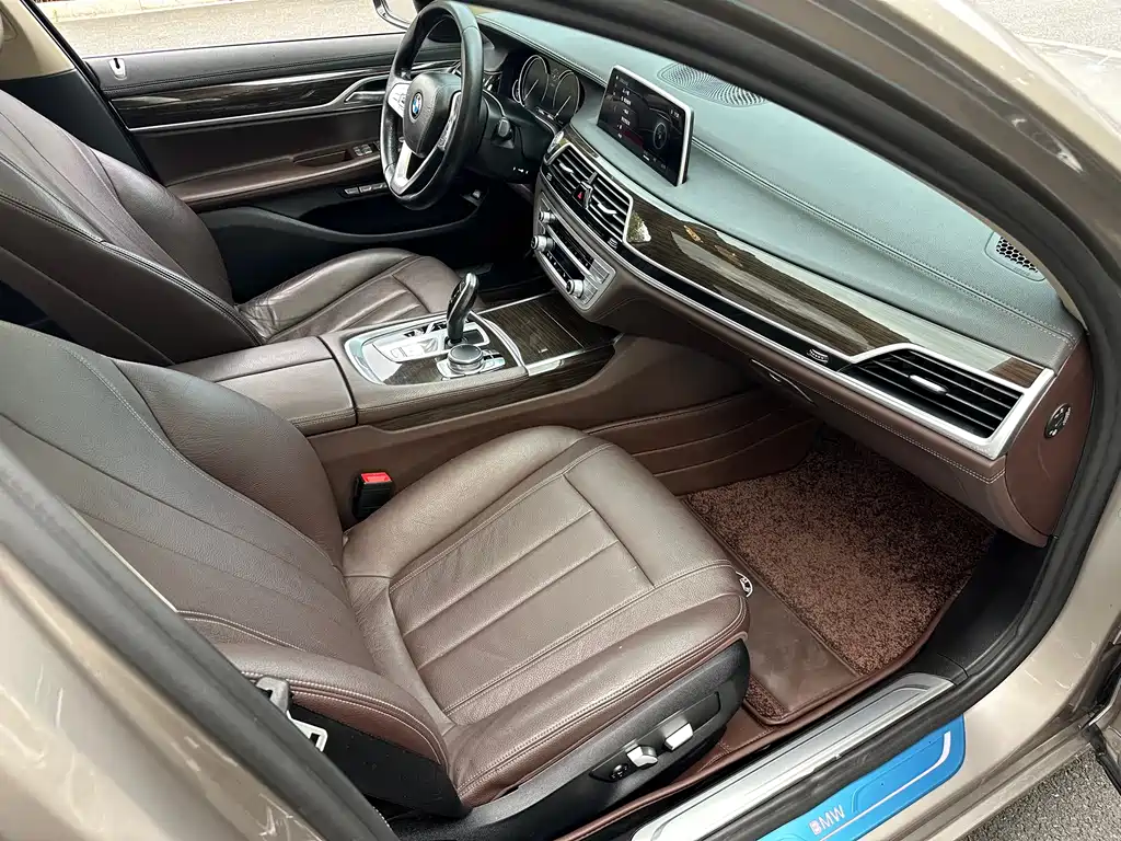 BMW 7 Series 2017 — фото 17