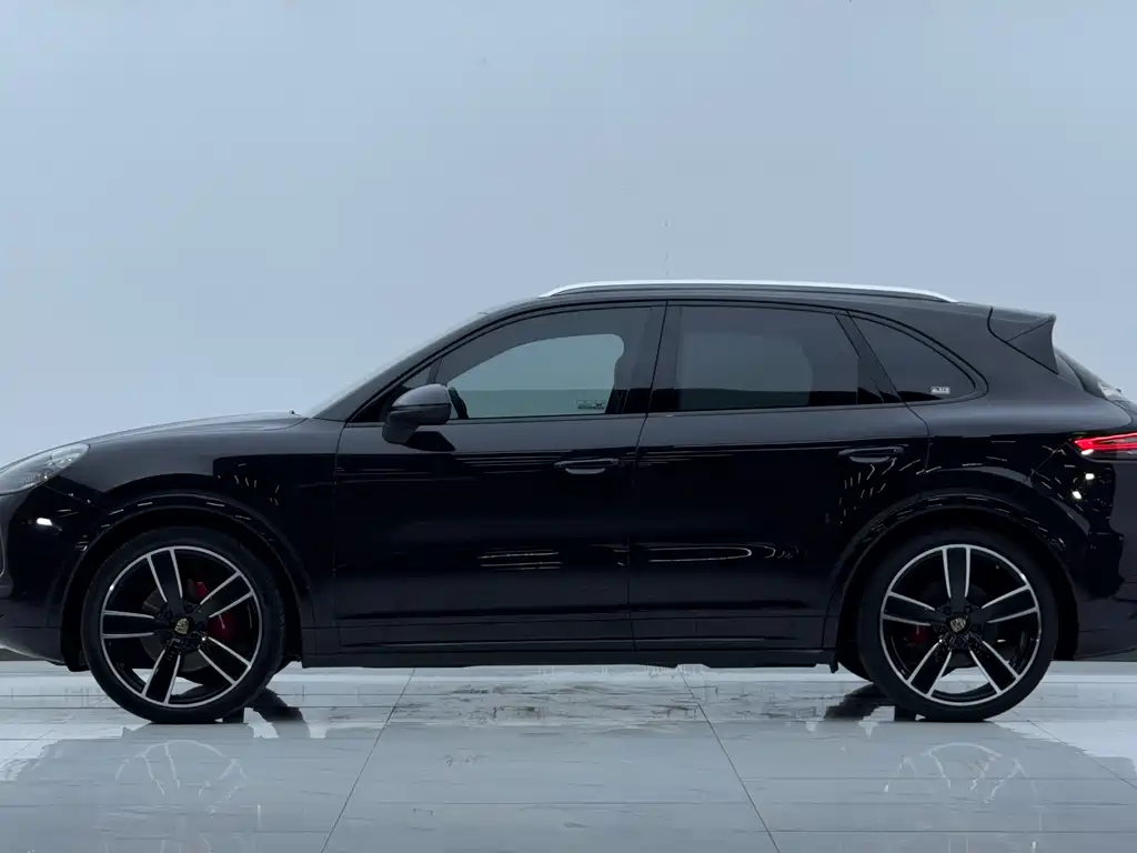 Porsche Cayenne 2019 — фото 26