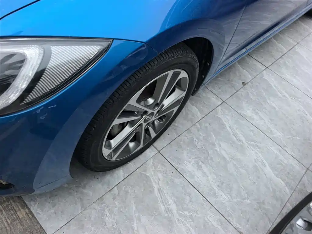 Hyundai Elantra 2018 — фото 23