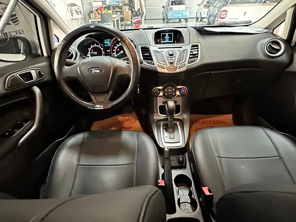 Ford Fiesta 2014 — фото 14