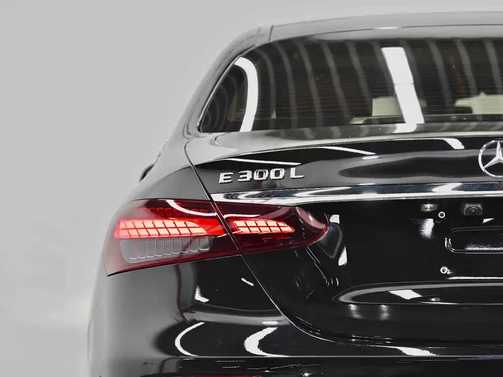 Mercedes-Benz E-Class 2022 — фото 31