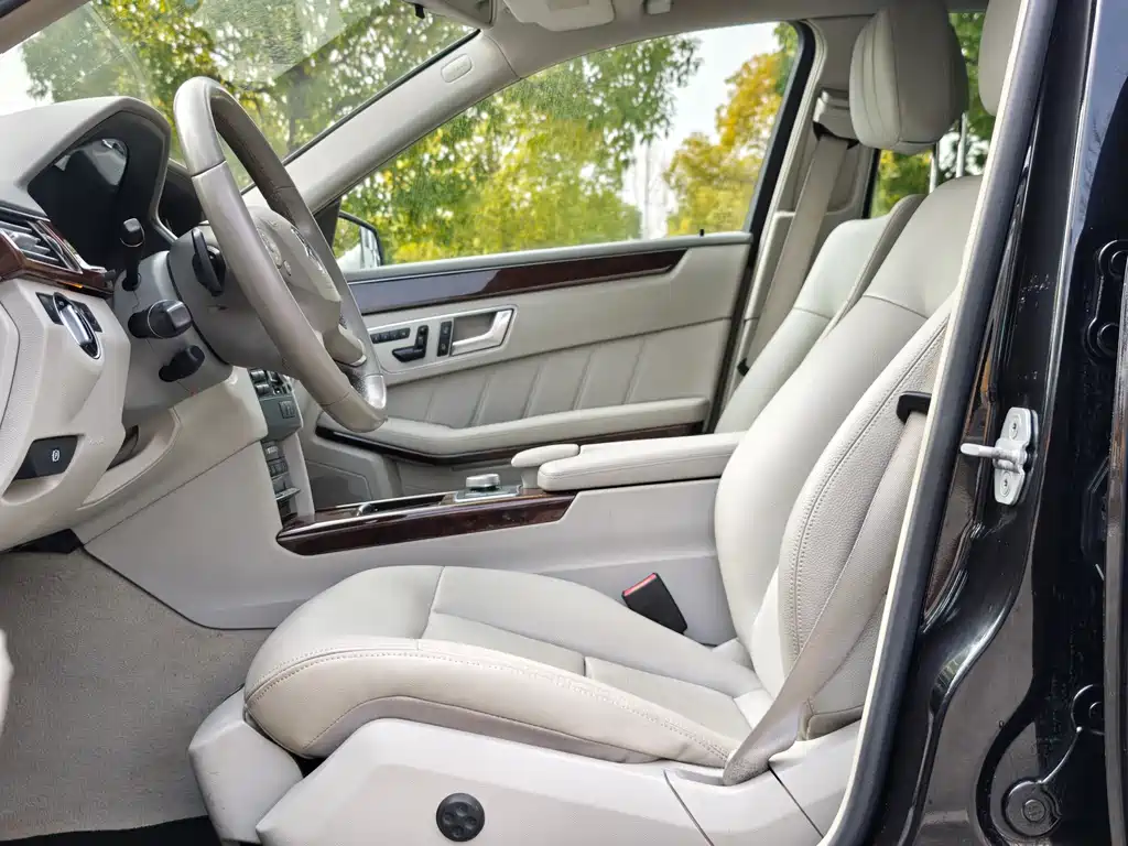 Mercedes-Benz E-Class 2012 — фото 10