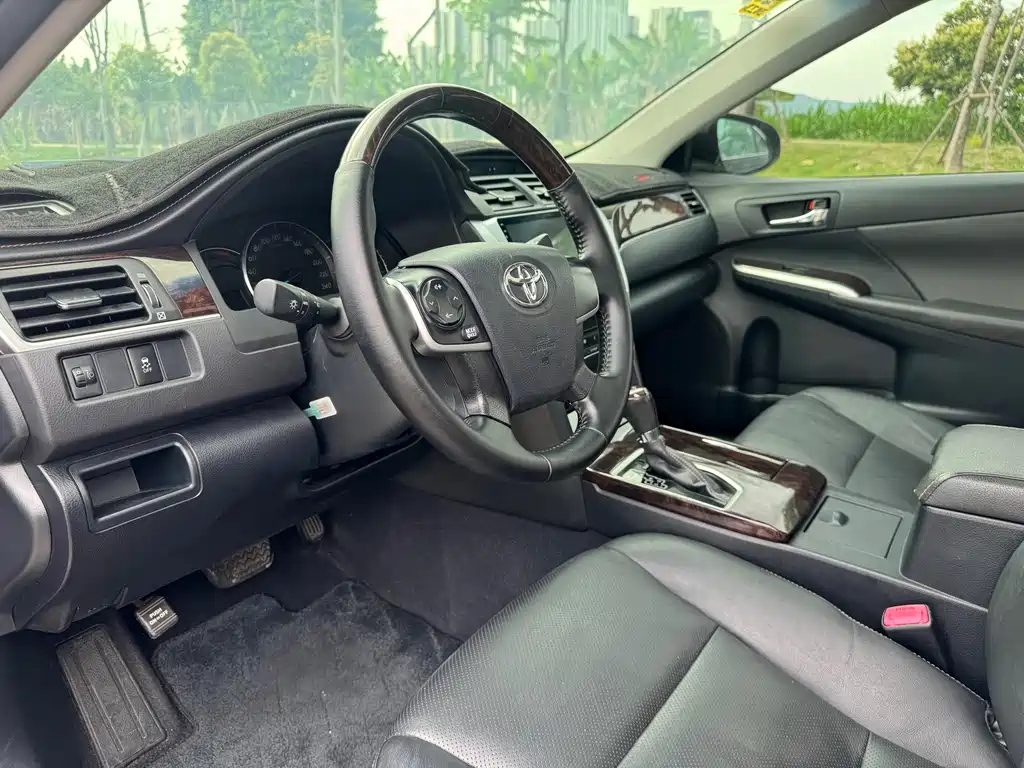 Toyota Camry 2017 — фото 10