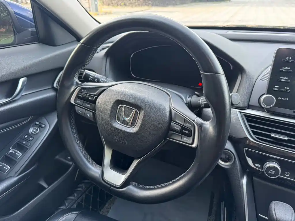 Honda Inspire 2019 — фото 10