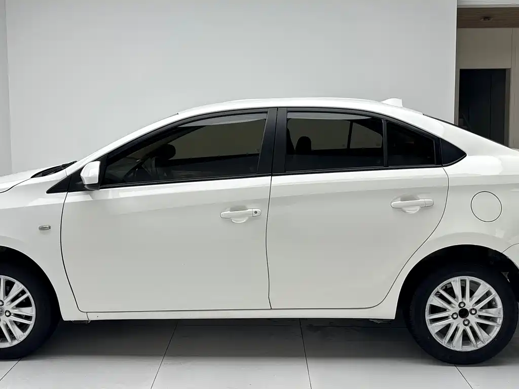 Toyota Vios 2017 — фото 21