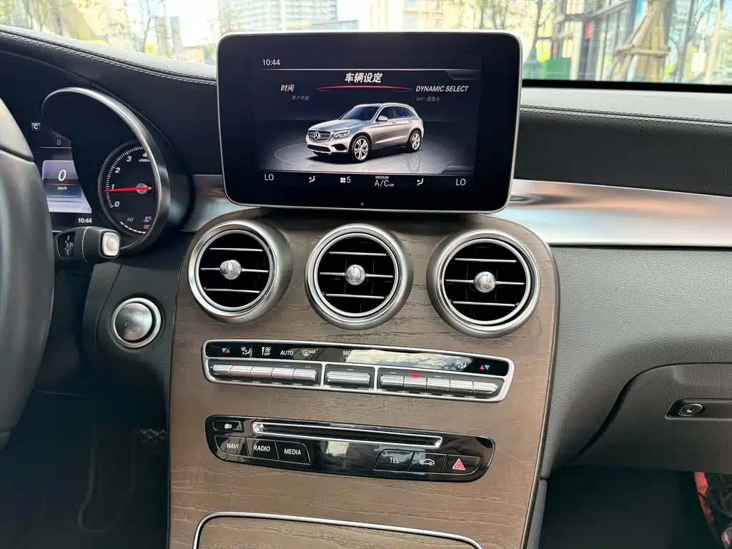 Mercedes-Benz GLC 2016 — фото 16